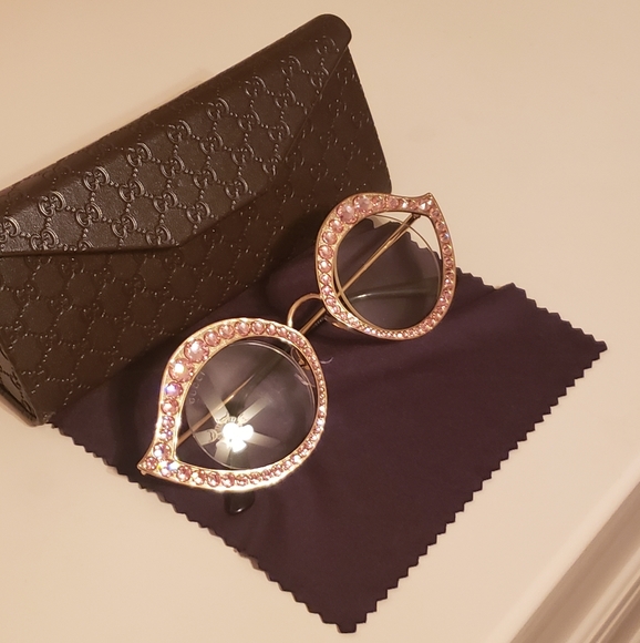 SOLD Gucci Sunglasses - Picture 2 of 7